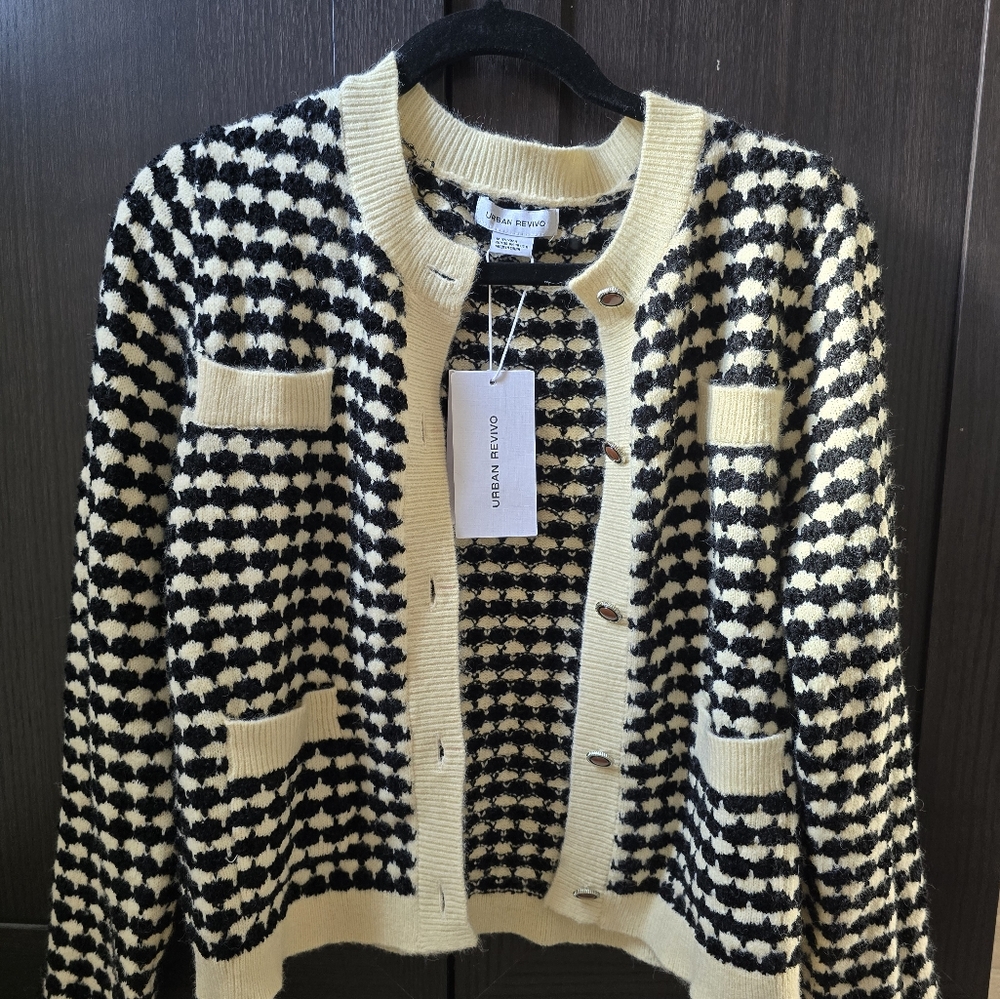 Collared Neck Knitted Cardigans